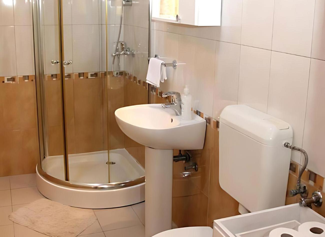 Sunny Rooms And Suites 希贝尼克 外观 照片