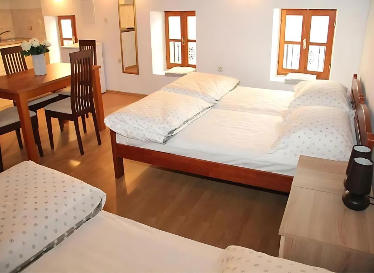 Sunny Rooms And Suites 希贝尼克 外观 照片