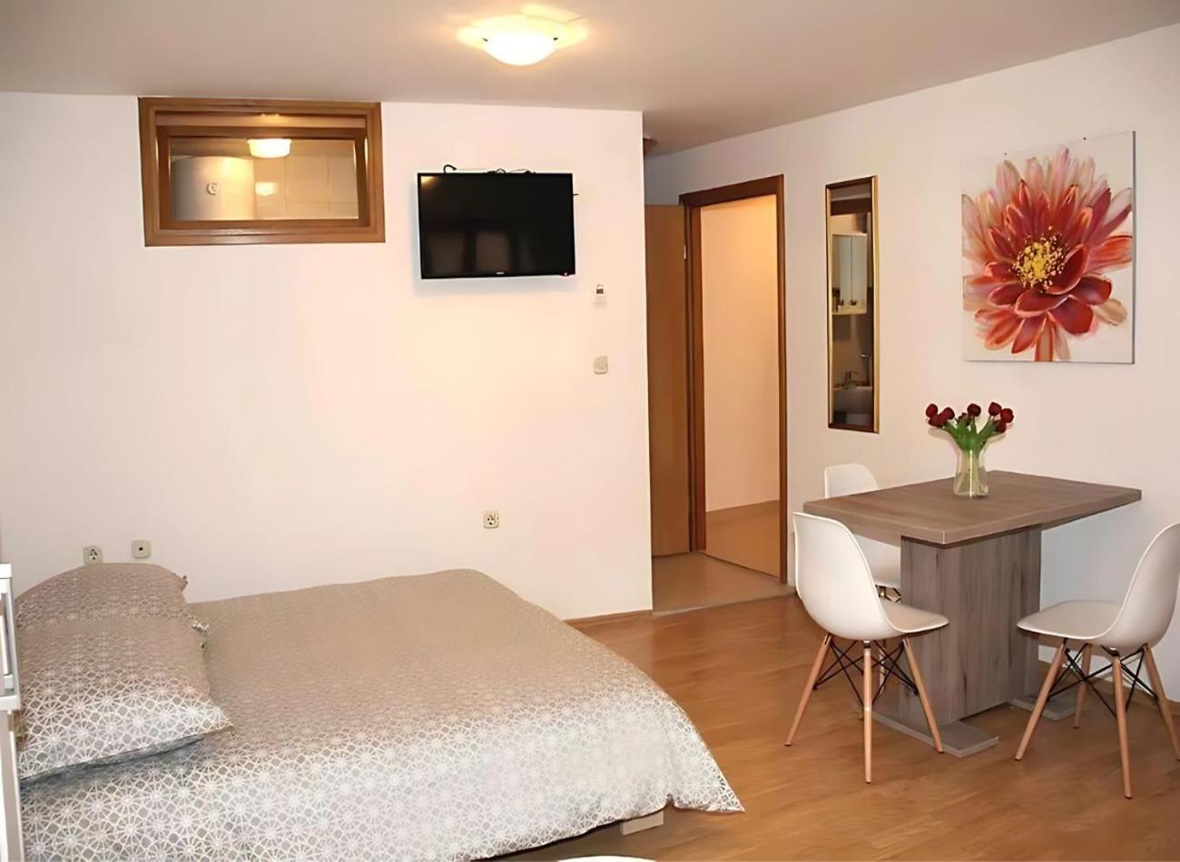 Sunny Rooms And Suites 希贝尼克 外观 照片
