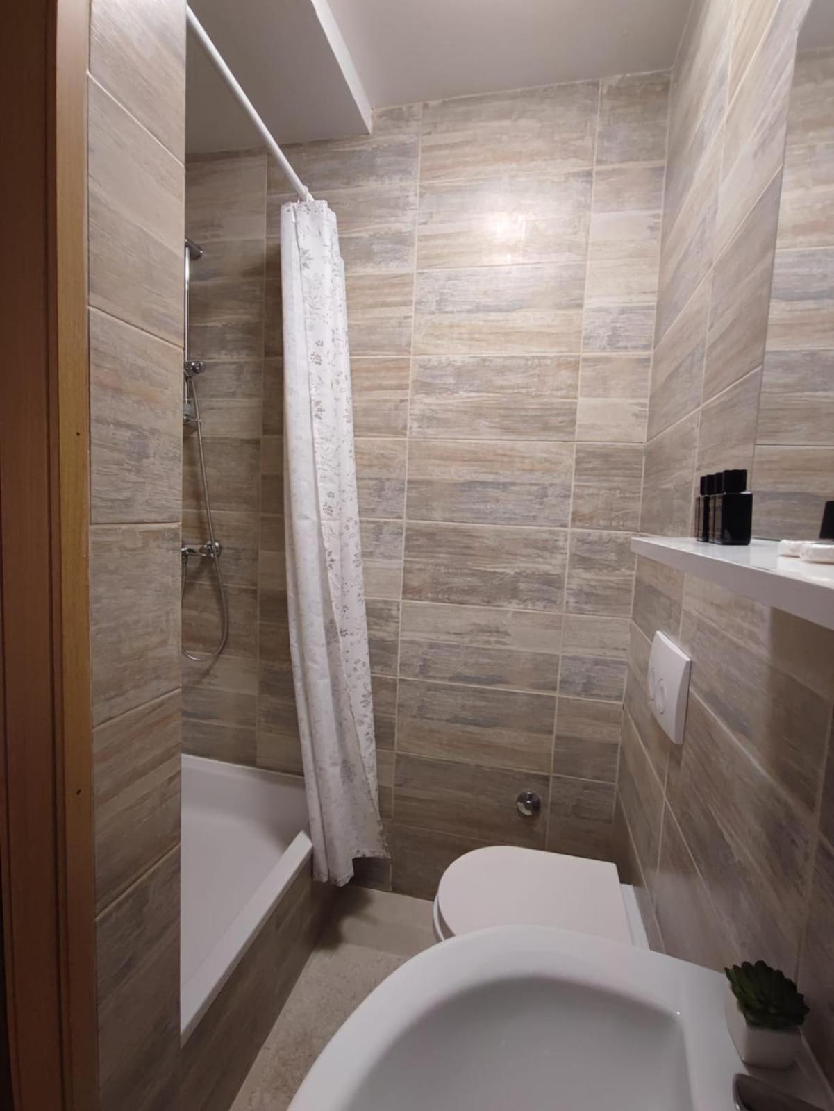 Sunny Rooms And Suites 希贝尼克 外观 照片